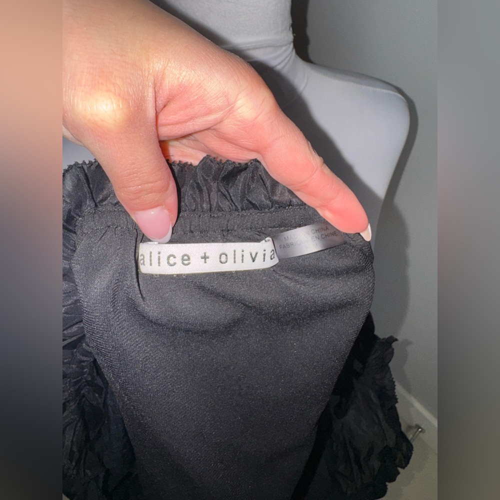 Alice + Olivia Peggy Button Down Crop Top in Black/ Size Medium - Picture 8 of 10